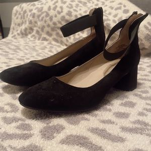 8 1/2 size ! very classy heels